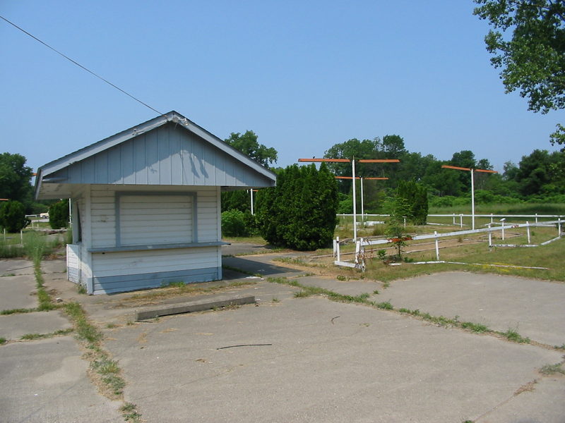 Lakeshore Putt-Putt Golf - June 2002 (newer photo)
